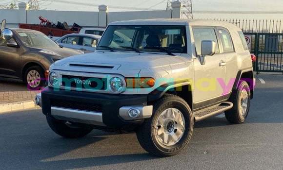 Buy Import Toyota FJ Cruiser White Car in Import - Dubai in Bandundu Buy Import Toyota FJ Cruiser White Car in Import - Dubai in Bandundu