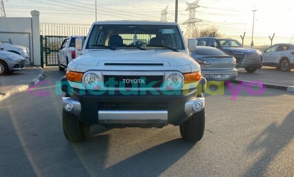 Buy Import Toyota FJ Cruiser White Car in Import - Dubai in Bandundu Buy Import Toyota FJ Cruiser White Car in Import - Dubai in Bandundu