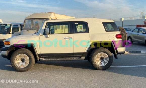 Buy Import Toyota FJ Cruiser White Car in Import - Dubai in Bandundu Buy Import Toyota FJ Cruiser White Car in Import - Dubai in Bandundu