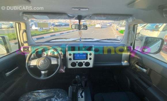 Buy Import Toyota FJ Cruiser White Car in Import - Dubai in Bandundu Buy Import Toyota FJ Cruiser White Car in Import - Dubai in Bandundu