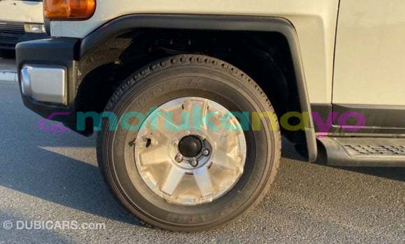 Buy Import Toyota FJ Cruiser White Car in Import - Dubai in Bandundu Buy Import Toyota FJ Cruiser White Car in Import - Dubai in Bandundu
