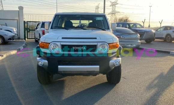 Buy Import Toyota FJ Cruiser White Car in Import - Dubai in Bandundu Buy Import Toyota FJ Cruiser White Car in Import - Dubai in Bandundu