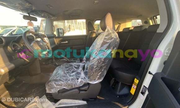 Buy Import Toyota FJ Cruiser White Car in Import - Dubai in Bandundu Buy Import Toyota FJ Cruiser White Car in Import - Dubai in Bandundu