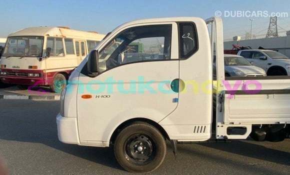 Buy Import Hyundai Accent White Car in Import - Dubai in Bandundu Buy Import Hyundai Accent White Car in Import - Dubai in Bandundu