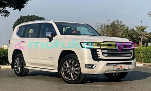 Buy Import Toyota Land Cruiser White Car in Import - Dubai in Bandundu Buy Import Toyota Land Cruiser White Car in Import - Dubai in Bandundu