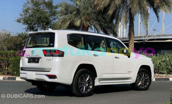 Buy Import Toyota Land Cruiser White Car in Import - Dubai in Bandundu Buy Import Toyota Land Cruiser White Car in Import - Dubai in Bandundu