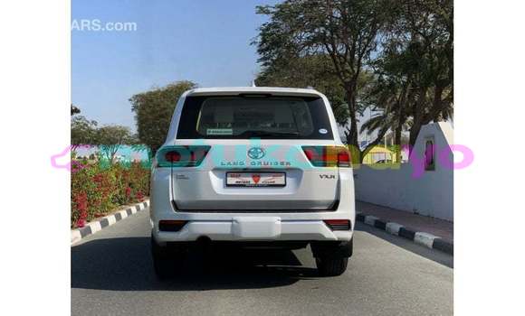 Buy Import Toyota Land Cruiser White Car in Import - Dubai in Bandundu Buy Import Toyota Land Cruiser White Car in Import - Dubai in Bandundu