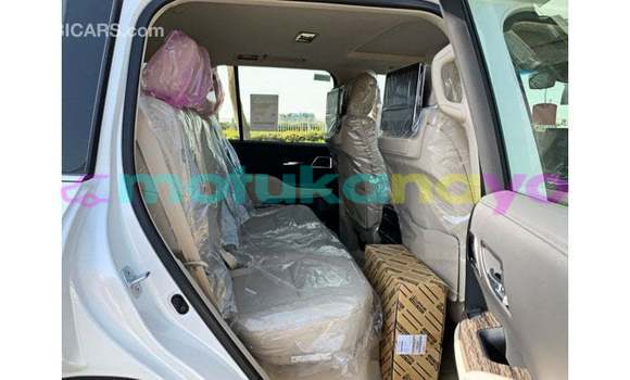 Buy Import Toyota Land Cruiser White Car in Import - Dubai in Bandundu Buy Import Toyota Land Cruiser White Car in Import - Dubai in Bandundu