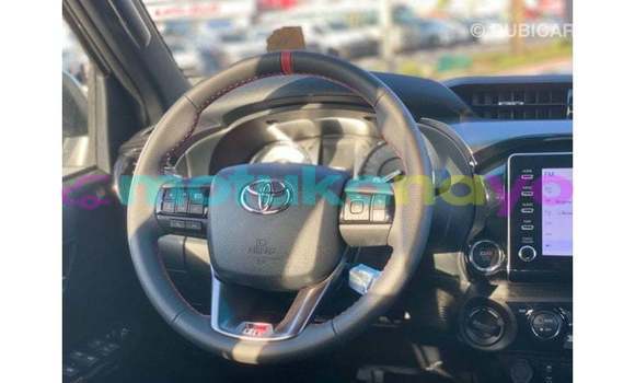 Buy Import Toyota Hilux White Car in Import - Dubai in Bandundu Buy Import Toyota Hilux White Car in Import - Dubai in Bandundu