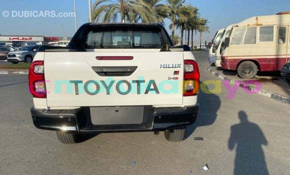 Buy Import Toyota Hilux White Car in Import - Dubai in Bandundu Buy Import Toyota Hilux White Car in Import - Dubai in Bandundu