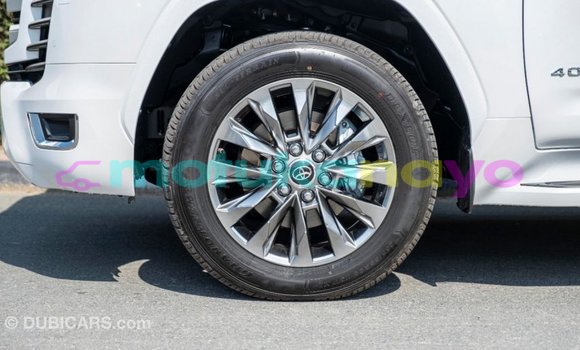 Acheter Import Voiture Toyota Land Cruiser Blanc à Import - Dubai, Bandundu Acheter Import Voiture Toyota Land Cruiser Blanc à Import - Dubai, Bandundu