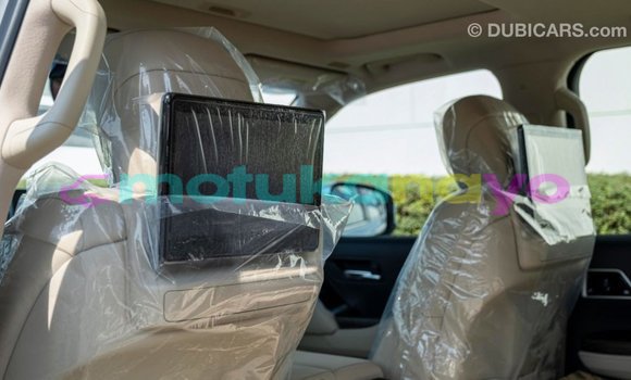Acheter Import Voiture Toyota Land Cruiser Blanc à Import - Dubai, Bandundu Acheter Import Voiture Toyota Land Cruiser Blanc à Import - Dubai, Bandundu