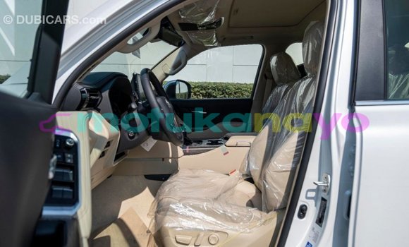 Acheter Import Voiture Toyota Land Cruiser Blanc à Import - Dubai, Bandundu Acheter Import Voiture Toyota Land Cruiser Blanc à Import - Dubai, Bandundu