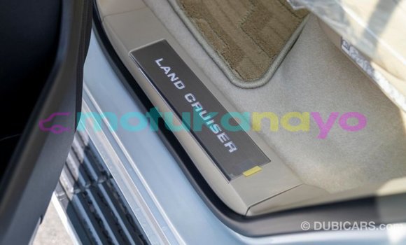 Acheter Import Voiture Toyota Land Cruiser Blanc à Import - Dubai, Bandundu Acheter Import Voiture Toyota Land Cruiser Blanc à Import - Dubai, Bandundu
