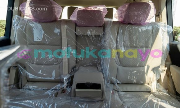 Acheter Import Voiture Toyota Land Cruiser Blanc à Import - Dubai, Bandundu Acheter Import Voiture Toyota Land Cruiser Blanc à Import - Dubai, Bandundu