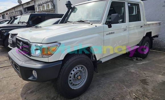 Buy Used Toyota Land Cruiser White Car in Kinshasa in Kinshasa Buy Used Toyota Land Cruiser White Car in Kinshasa in Kinshasa