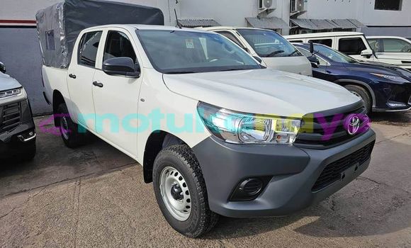 Buy Used Toyota Hilux White Car in Kinshasa in Kinshasa Buy Used Toyota Hilux White Car in Kinshasa in Kinshasa