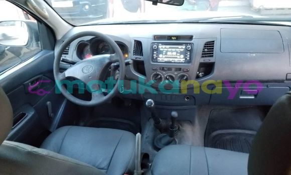 Buy Used Toyota Hilux White Car in Kinshasa in Kinshasa Buy Used Toyota Hilux White Car in Kinshasa in Kinshasa