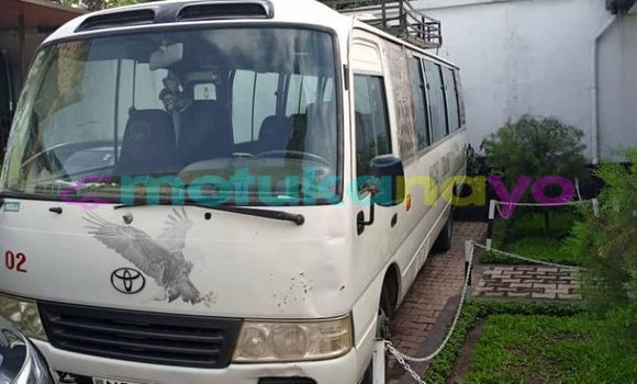 Acheter Occasion Utilitaire Toyota HiAce Blanc à Bandundu, Bandundu Acheter Occasion Utilitaire Toyota HiAce Blanc à Bandundu, Bandundu