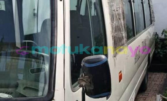 Acheter Occasion Utilitaire Toyota HiAce Blanc à Bandundu, Bandundu Acheter Occasion Utilitaire Toyota HiAce Blanc à Bandundu, Bandundu