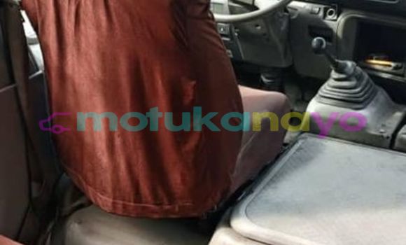 Acheter Occasion Utilitaire Toyota HiAce Blanc à Bandundu, Bandundu Acheter Occasion Utilitaire Toyota HiAce Blanc à Bandundu, Bandundu