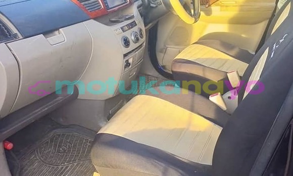 Acheter Occasion Voiture Toyota Noah Noir à Basankusu, Equateur Acheter Occasion Voiture Toyota Noah Noir à Basankusu, Equateur