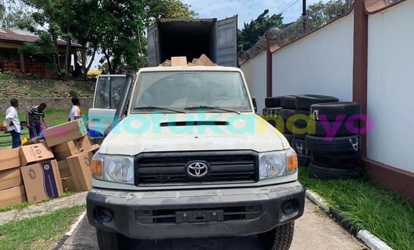 Acheter Occasion Voiture Toyota Land Cruiser Blanc à Kinshasa, Kinshasa Acheter Occasion Voiture Toyota Land Cruiser Blanc à Kinshasa, Kinshasa