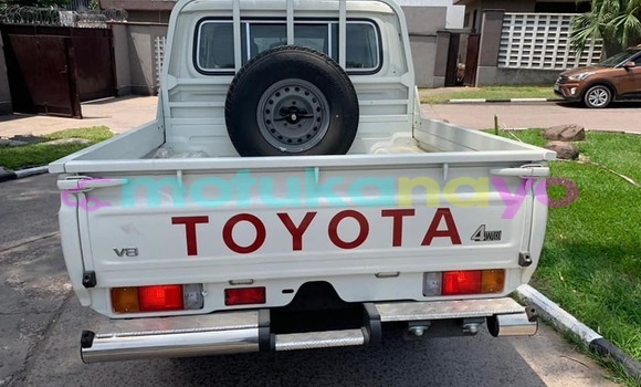 Acheter Occasion Voiture Toyota Land Cruiser Blanc à Kinshasa, Kinshasa Acheter Occasion Voiture Toyota Land Cruiser Blanc à Kinshasa, Kinshasa