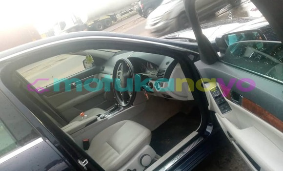 Buy Used Mercedes-Benz 190 (W201) Black Car in Kinshasa in Kinshasa Buy Used Mercedes-Benz 190 (W201) Black Car in Kinshasa in Kinshasa