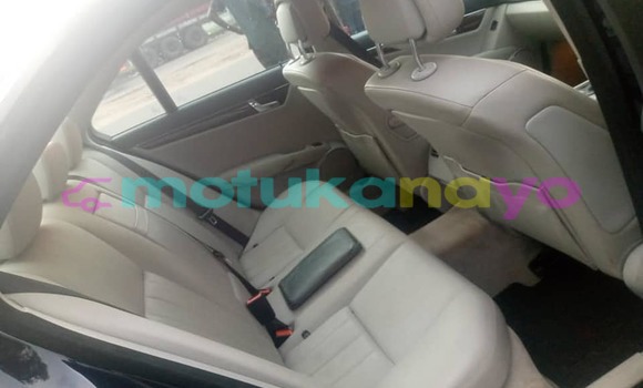 Buy Used Mercedes-Benz 190 (W201) Black Car in Kinshasa in Kinshasa Buy Used Mercedes-Benz 190 (W201) Black Car in Kinshasa in Kinshasa