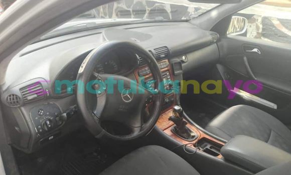 Buy Used Mercedes-Benz 190 (W201) Other Car in Kinshasa in Kinshasa Buy Used Mercedes-Benz 190 (W201) Other Car in Kinshasa in Kinshasa