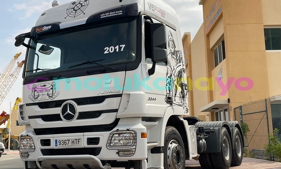 Acheter Occasion Utilitaire Mercedes‒Benz Truck Blanc à Aba, Haut-Congo Acheter Occasion Utilitaire Mercedes‒Benz Truck Blanc à Aba, Haut-Congo