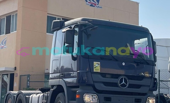 Acheter Occasion Utilitaire Mercedes‒Benz Truck Blanc à Aba, Haut-Congo Acheter Occasion Utilitaire Mercedes‒Benz Truck Blanc à Aba, Haut-Congo