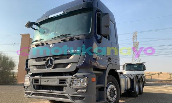Acheter Occasion Utilitaire Mercedes‒Benz Truck Blanc à Aba, Haut-Congo Acheter Occasion Utilitaire Mercedes‒Benz Truck Blanc à Aba, Haut-Congo