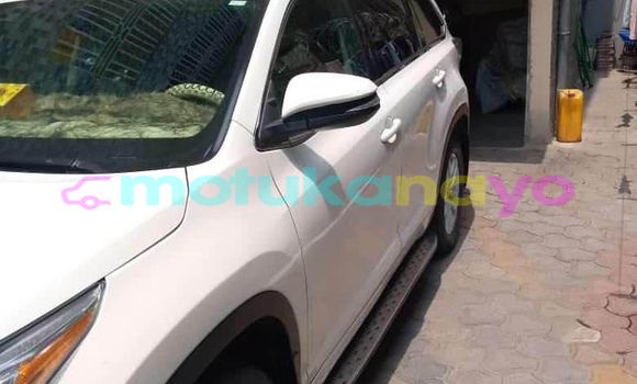 Buy Used Toyota Highlander White Car in Banalia in Haut-Congo Buy Used Toyota Highlander White Car in Banalia in Haut-Congo