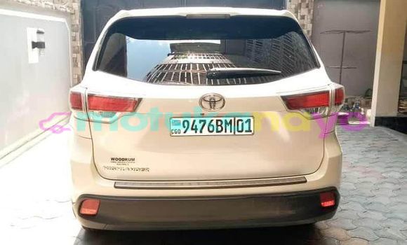 Buy Used Toyota Highlander White Car in Banalia in Haut-Congo Buy Used Toyota Highlander White Car in Banalia in Haut-Congo