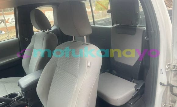 Buy Used Toyota Tacoma White Car in Basoko in Haut-Congo Buy Used Toyota Tacoma White Car in Basoko in Haut-Congo