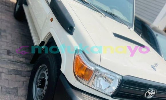 Acheter Occasion Voiture Toyota Land Cruiser Blanc à Kinshasa, Kinshasa Acheter Occasion Voiture Toyota Land Cruiser Blanc à Kinshasa, Kinshasa