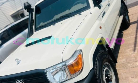 Acheter Occasion Voiture Toyota Land Cruiser Blanc à Kinshasa, Kinshasa Acheter Occasion Voiture Toyota Land Cruiser Blanc à Kinshasa, Kinshasa