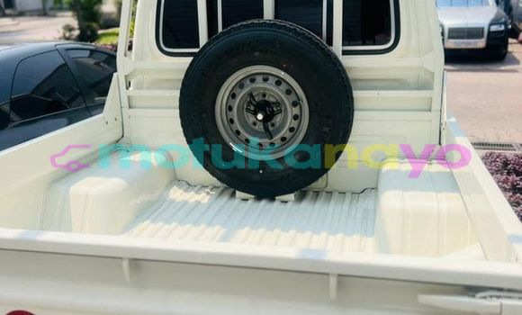 Acheter Occasion Voiture Toyota Land Cruiser Blanc à Kinshasa, Kinshasa Acheter Occasion Voiture Toyota Land Cruiser Blanc à Kinshasa, Kinshasa