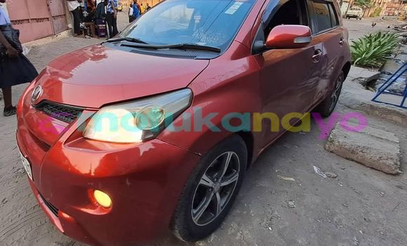 Buy Used Toyota Ist Red Car in Banalia in Haut-Congo Buy Used Toyota Ist Red Car in Banalia in Haut-Congo