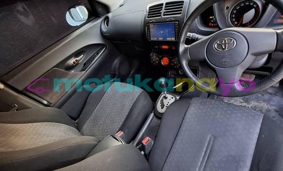 Buy Used Toyota Ist Red Car in Banalia in Haut-Congo Buy Used Toyota Ist Red Car in Banalia in Haut-Congo