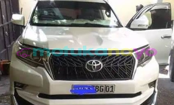 Acheter Occasion Voiture Toyota Prado Blanc à Kinshasa, Kinshasa Acheter Occasion Voiture Toyota Prado Blanc à Kinshasa, Kinshasa