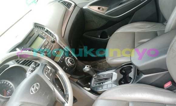 Acheter Occasion Voiture Hyundai Santa Fe Gris à Kinshasa, Kinshasa Acheter Occasion Voiture Hyundai Santa Fe Gris à Kinshasa, Kinshasa