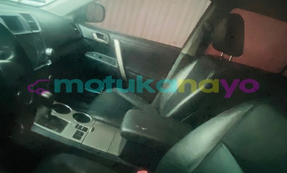 Acheter Occasion Voiture Toyota Highlander Blanc à Kinshasa, Kinshasa Acheter Occasion Voiture Toyota Highlander Blanc à Kinshasa, Kinshasa