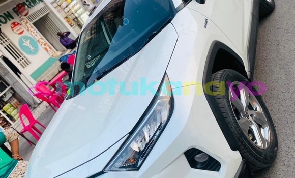 Acheter Occasion Voiture Toyota RAV 4 Blanc à Kinshasa, Kinshasa Acheter Occasion Voiture Toyota RAV 4 Blanc à Kinshasa, Kinshasa