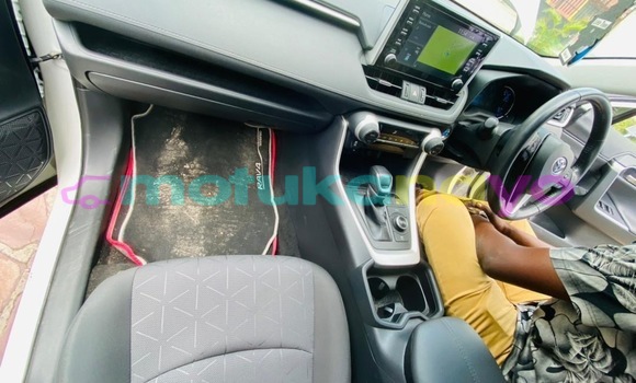 Acheter Occasion Voiture Toyota RAV 4 Blanc à Kinshasa, Kinshasa Acheter Occasion Voiture Toyota RAV 4 Blanc à Kinshasa, Kinshasa