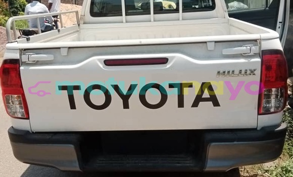 Buy Used Toyota Hilux White Car in Kinshasa in Kinshasa Buy Used Toyota Hilux White Car in Kinshasa in Kinshasa