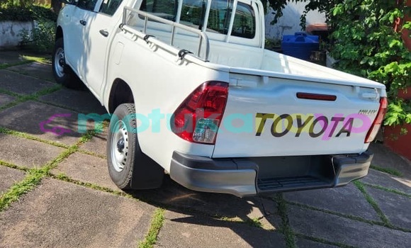 Buy Used Toyota Hilux White Car in Kinshasa in Kinshasa Buy Used Toyota Hilux White Car in Kinshasa in Kinshasa