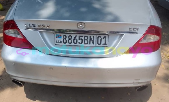 Acheter Occasion Voiture Mercedes Viano Blanc à Kinshasa, Kinshasa Acheter Occasion Voiture Mercedes Viano Blanc à Kinshasa, Kinshasa